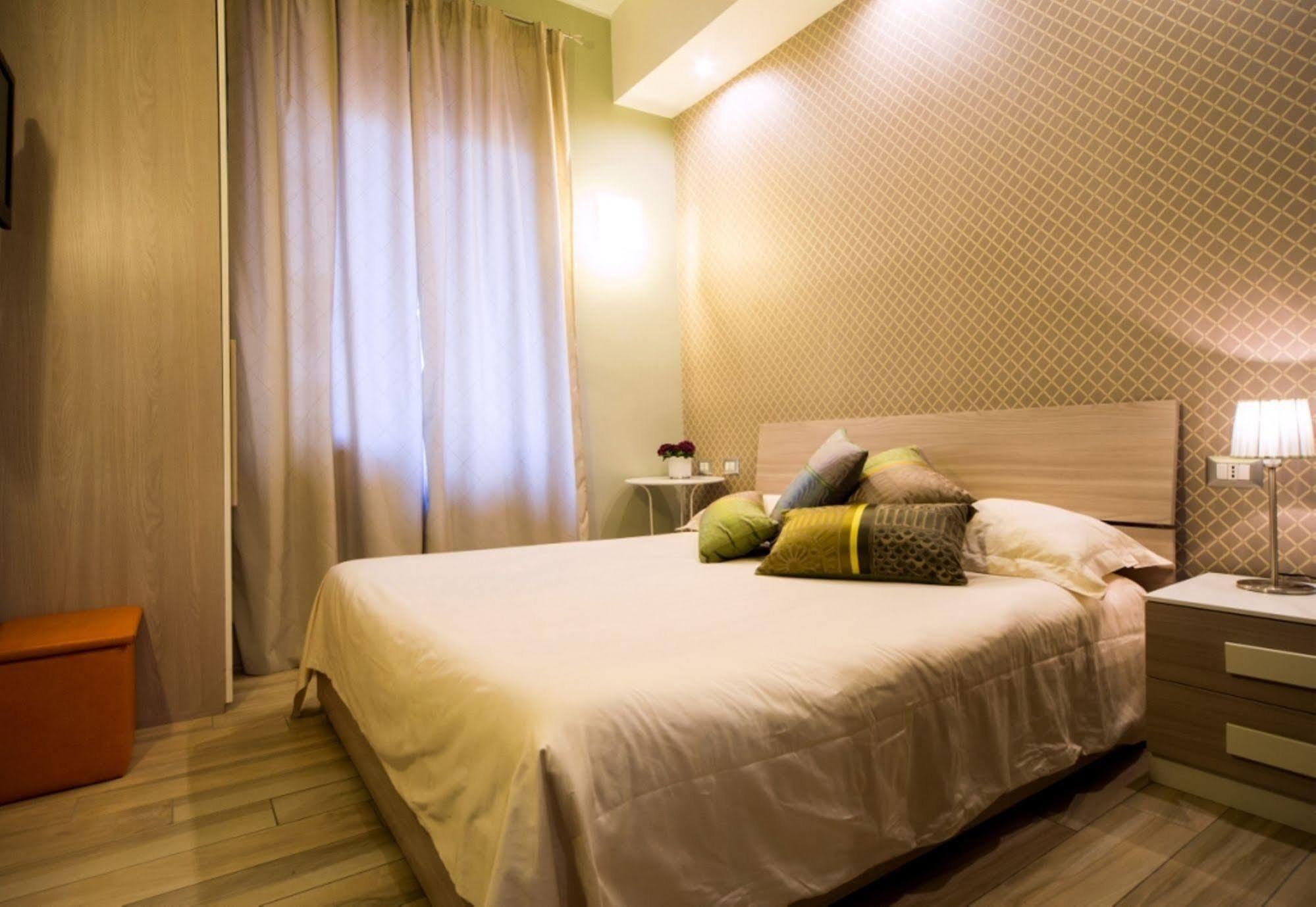 רומא Mikale Rooms מראה חיצוני תמונה