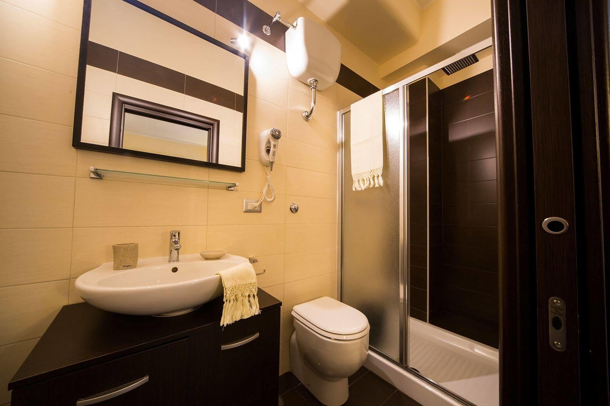 רומא Mikale Rooms מראה חיצוני תמונה