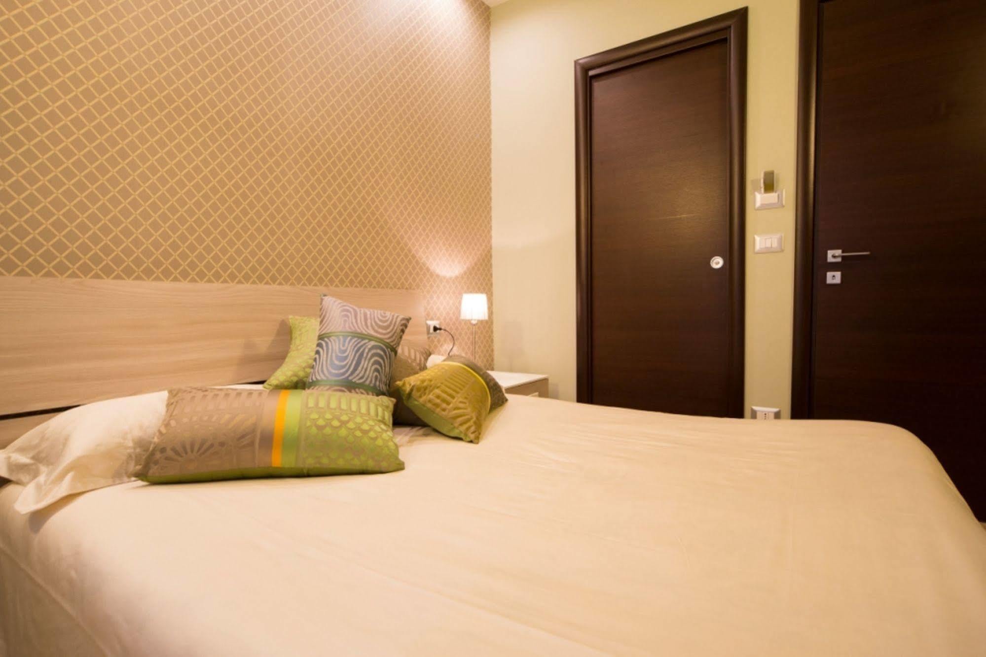 רומא Mikale Rooms מראה חיצוני תמונה